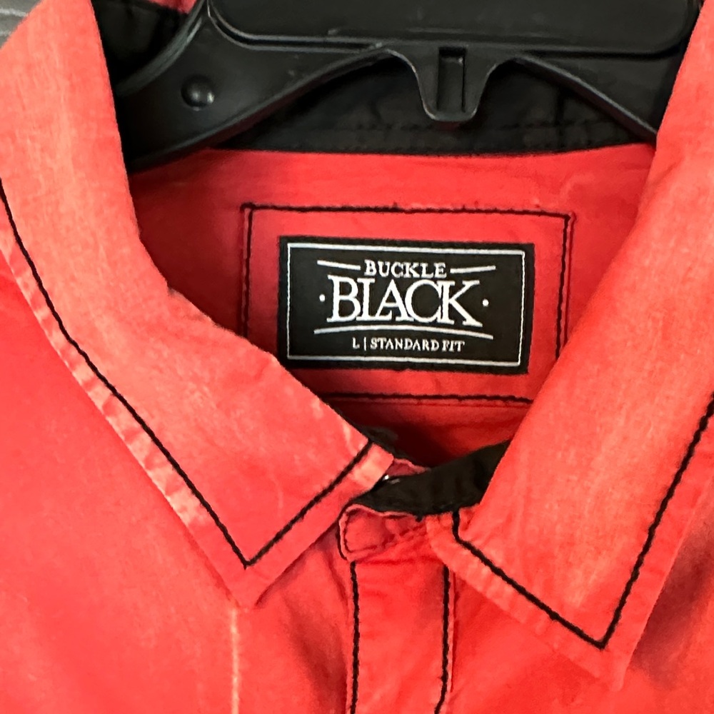 Buckle Black Vibrant Red Long Sleeve Shirt Large - Picture 2 of 9